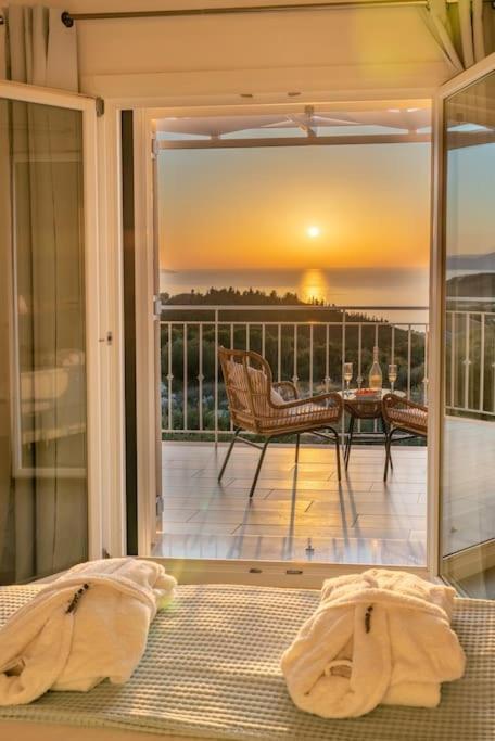 Fiscardo Luxury Stone Suzana ,with Sunset View! Φισκάρδο